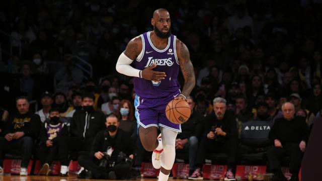 开云体育-詹皇在末节显出老态 乐观心态也难助湖人创造奇迹