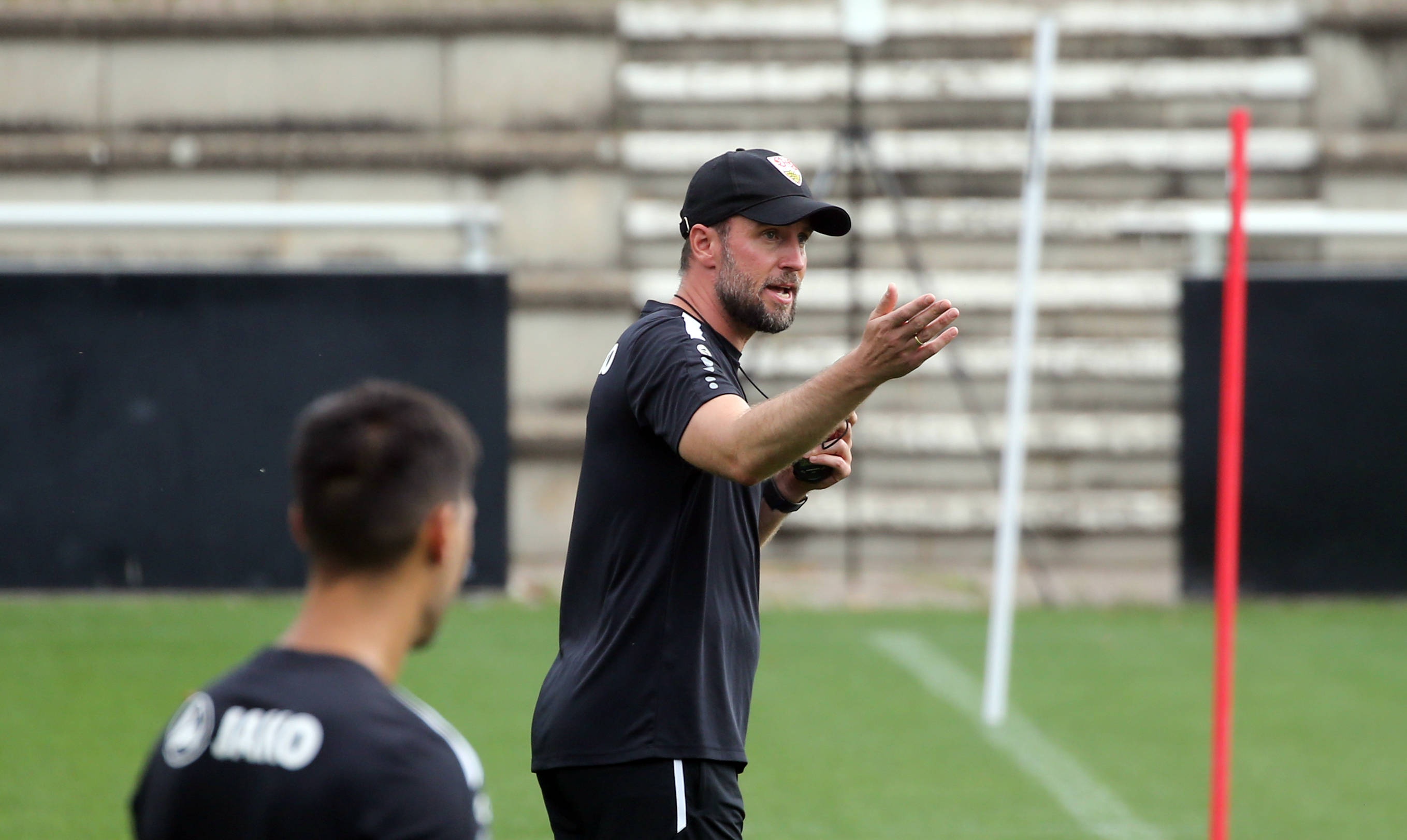 开云网站-斯图加特主帅：我们有很多机会但没把握住，罗马很少被压制成这样